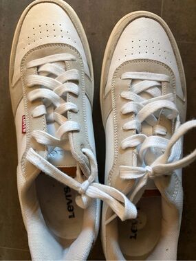 Levi's White and Beige Low-Top Canvas Sneakers